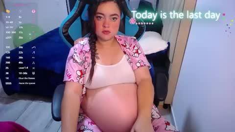 Snapshot of dumont_model chatting on June 15, 2026, 4:53 pm Nicole online show from June 15, 2026, 4:53 pm