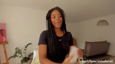 Snapshot of duna_du chatting on December 4, 2025, 9:45 pm My birthday is tomorrow November 30 online show from December 4, 2025, 9:45 pm