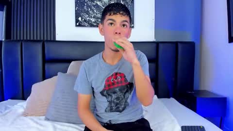 Snapshot of duolust chatting on September 19, 2025, 1:01 pm Thomas and Noah online show from September 19, 2025, 1:01 pm