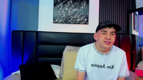 Snapshot of duolust chatting on November 4, 2025, 12:04 pm Thomas and Noah online show from November 4, 2025, 12:04 pm