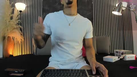 Snapshot of duriel_ chatting on March 8, 2025, 1:03 pm Duriel online show from March 8, 2025, 1:03 pm