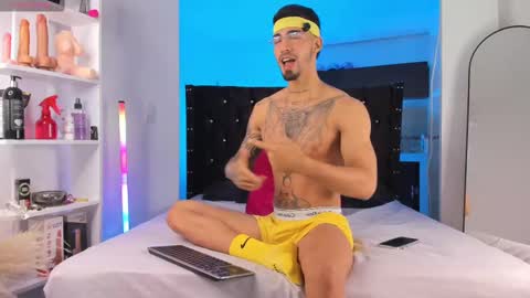 Snapshot of duriel_ chatting on September 16, 2025, 8:10 pm Duriel online show from September 16, 2025, 8:10 pm