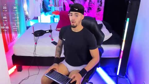 Snapshot of duriel_ chatting on October 28, 2025, 4:42 pm Duriel online show from October 28, 2025, 4:42 pm