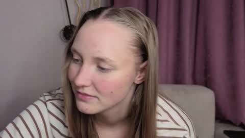 Snapshot of dustydeida chatting on December 3, 2025, 7:34 pm Jenny online show from December 3, 2025, 7:34 pm