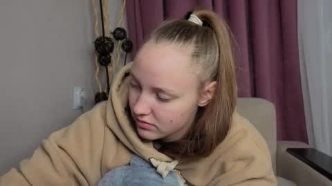 Snapshot of dustydeida chatting on December 19, 2025, 7:10 pm Jenny online show from December 19, 2025, 7:10 pm