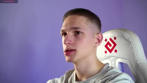 Dustyn online show from March 12, 2025, 6:33 pm