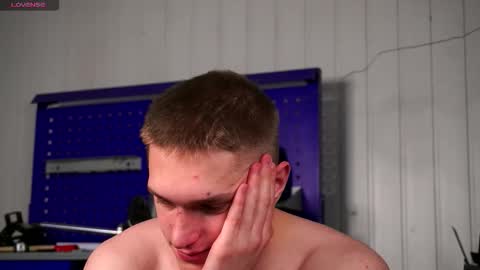 Dustyn online show from December 19, 2025, 3:19 pm