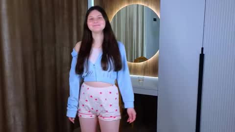 Alline online show from November 18, 2025, 2:28 am