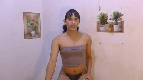dy_namite online show from May 12, 2026, 5:21 pm