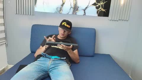 DYLAN online show from October 21, 2025, 7:36 pm