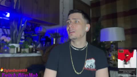 Snapshot of dylandaniel69 chatting on December 24, 2024, 11:33 pm Dylan Daniel 7.8 online show from December 24, 2024, 11:33 pm