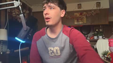 Snapshot of dylandaniel69 chatting on December 1, 2025, 3:17 pm Dylan Daniel 7.8 online show from December 1, 2025, 3:17 pm