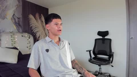 Snapshot of dylanroyce_ chatting on February 25, 2026, 12:59 pm dylanroyce_ online show from February 25, 2026, 12:59 pm