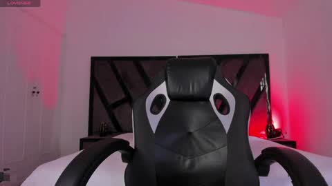 dylanroyce_ online show from April 6, 2026, 12:39 pm