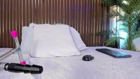 Call me Sofia online show from April 15, 2026, 7:58 pm