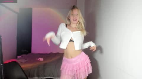 fansly - yourbestbaby online show from December 26, 2024, 5:26 am