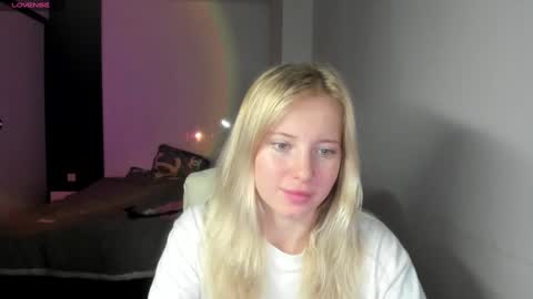 fansly - yourbestbaby online show from December 29, 2024, 5:42 am