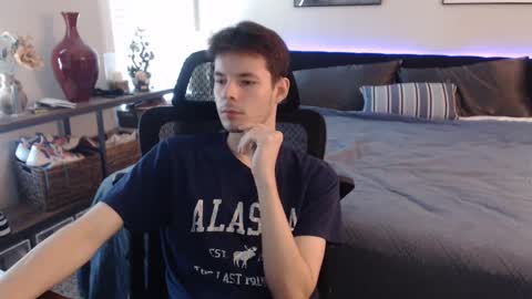 Snapshot of ealexk chatting on October 8, 2025, 8:50 pm Alex online show from October 8, 2025, 8:50 pm