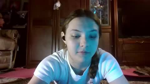 Yuni online show from February 21, 2026, 7:04 pm