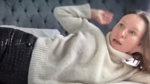 Snapshot of eatmypie69 chatting on January 16, 2025, 9:05 am Nadia Ferreira  online show from January 16, 2025, 9:05 am