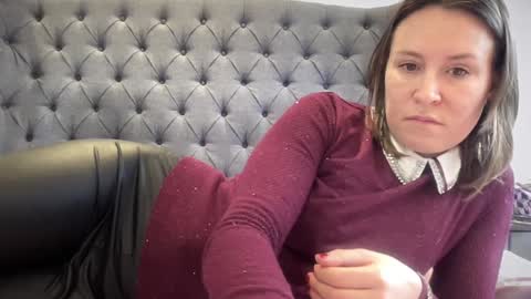 Nadia Ferreira  online show from December 15, 2025, 11:03 am