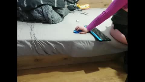 shy yoong cross online show from March 1, 2025, 9:04 pm