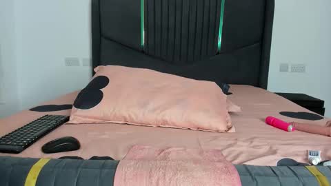 Angelina online show from February 18, 2026, 3:35 am