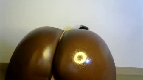 ebony_lynne online show from April 20, 2026, 9:27 pm
