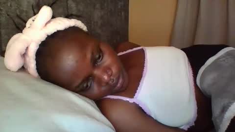 Snapshot of ebony_tasha chatting on September 25, 2025, 2:43 pm tasha online show from September 25, 2025, 2:43 pm