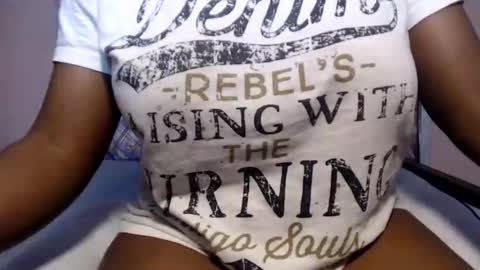 ebonysmiles00 online show from May 31, 2026, 6:31 pm
