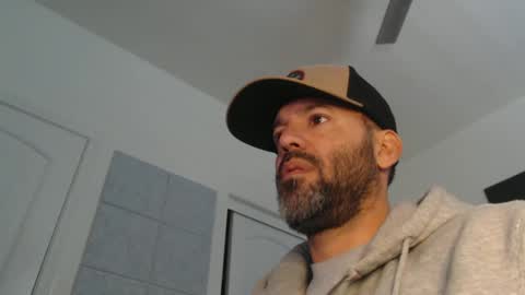 Snapshot of edge_masters chatting on January 1, 2025, 7:43 pm EdgeM online show from January 1, 2025, 7:43 pm