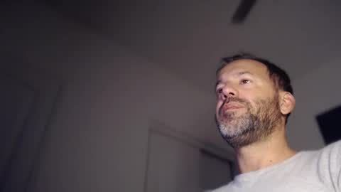 Snapshot of edge_masters chatting on December 16, 2025, 12:59 am EdgeM online show from December 16, 2025, 12:59 am