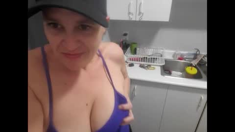 Angel online show from February 26, 2025, 8:33 pm