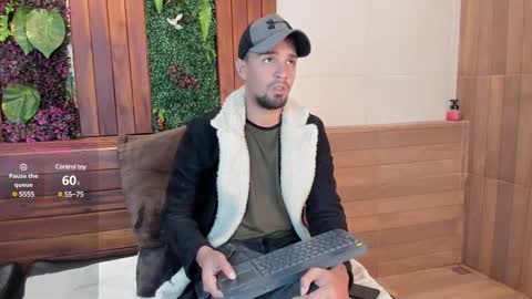 Eduardo online show from March 8, 2025, 3:28 am