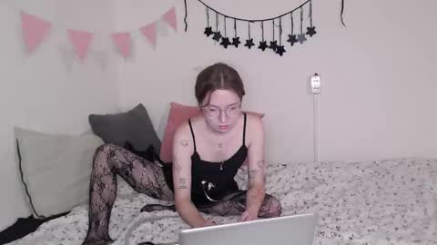 effa__laska online show from November 2, 2025, 8:44 pm