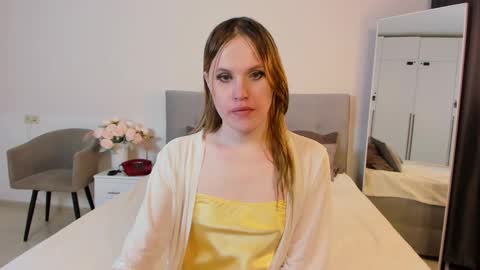 Effie Mur online show from November 13, 2025, 5:39 am