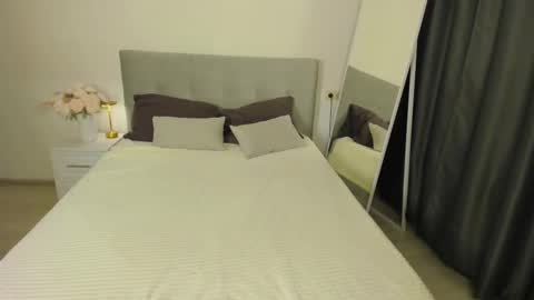 Effie Mur online show from December 1, 2025, 10:31 am