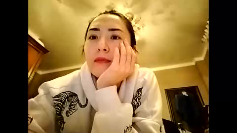 Effy online show from January 8, 2025, 1:52 pm