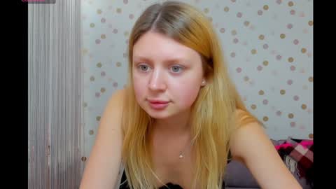 Snapshot of effyangel chatting on December 18, 2024, 12:07 pm Effy online show from December 18, 2024, 12:07 pm