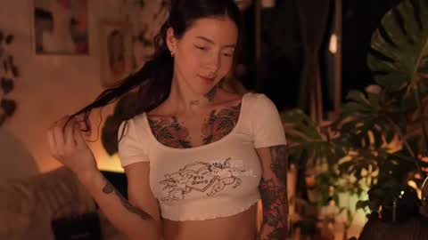 Effy online show from March 4, 2025, 1:23 am