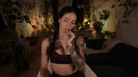 Effy online show from April 28, 2026, 2:27 am