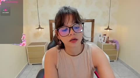Snapshot of effystonnem chatting on December 7, 2024, 7:43 pm  E F F Y  online show from December 7, 2024, 7:43 pm