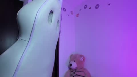 eileen_pinkman online show from February 28, 2025, 9:04 am