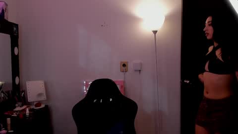   EileenFord    online show from May 30, 2026, 9:01 pm