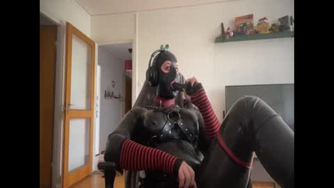 Eimi online show from May 17, 2026, 1:29 pm