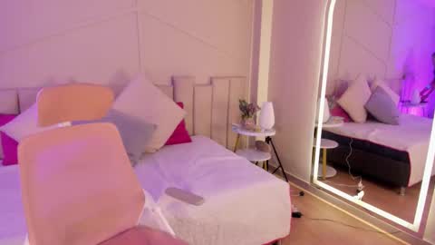 eimmy_bm online show from December 14, 2025, 1:27 pm