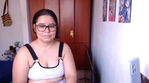 eimy_saenzz online show from February 10, 2026, 6:01 pm