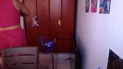eimy_saenzz online show from February 15, 2026, 5:20 pm