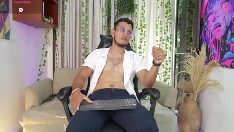 YG COUPLE online show from January 10, 2026, 8:21 pm