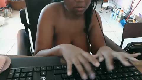 Eirondra Valeen online show from October 20, 2025, 1:55 pm